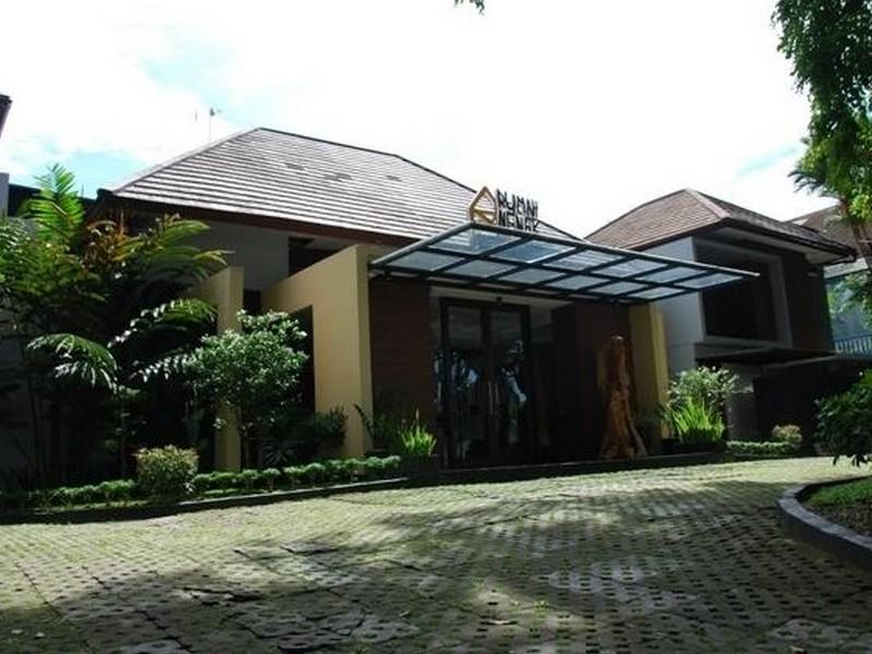 Rumah Nenek Hotel And Restaurant Padang  Buitenkant foto