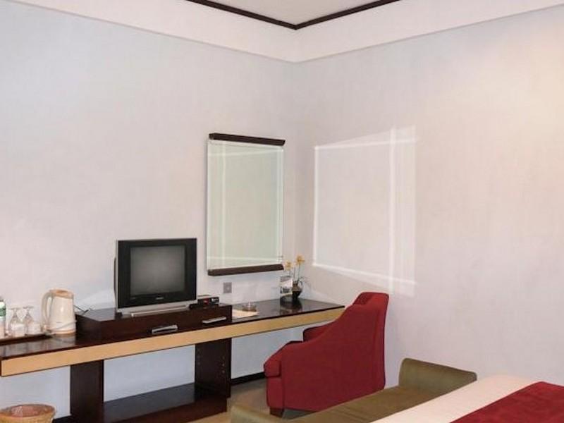 Rumah Nenek Hotel And Restaurant Padang  Buitenkant foto