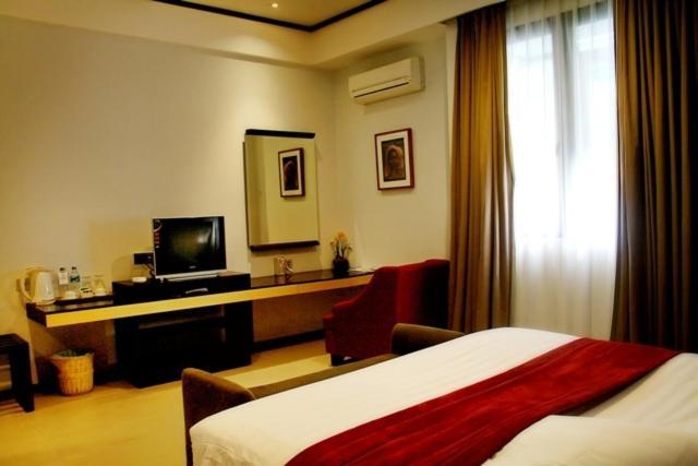 Rumah Nenek Hotel And Restaurant Padang  Kamer foto