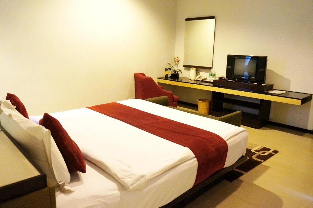 Rumah Nenek Hotel And Restaurant Padang  Kamer foto
