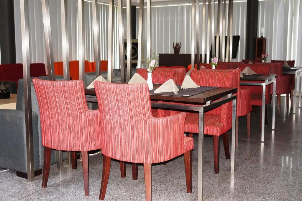 Rumah Nenek Hotel And Restaurant Padang  Buitenkant foto