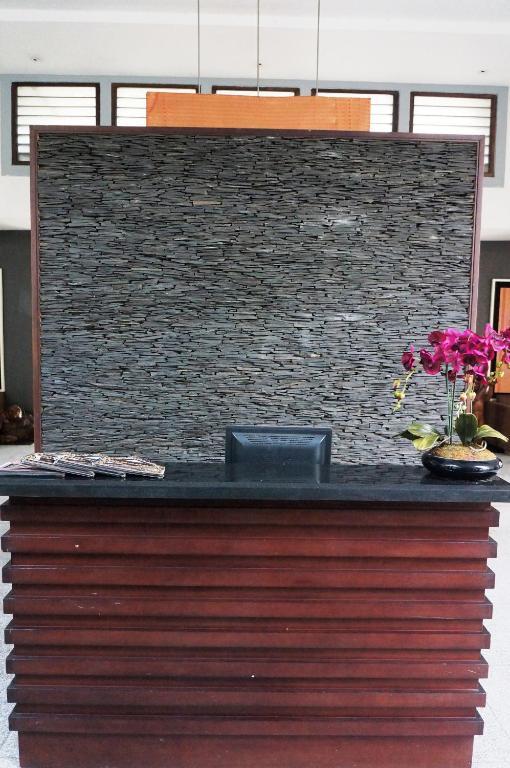 Rumah Nenek Hotel And Restaurant Padang  Buitenkant foto