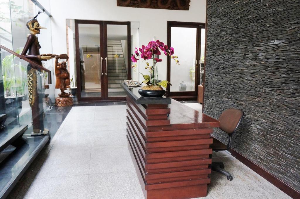 Rumah Nenek Hotel And Restaurant Padang  Buitenkant foto