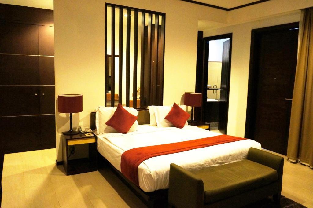 Rumah Nenek Hotel And Restaurant Padang  Kamer foto