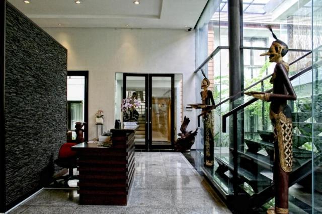 Rumah Nenek Hotel And Restaurant Padang  Buitenkant foto