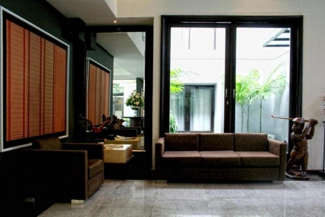 Rumah Nenek Hotel And Restaurant Padang  Buitenkant foto